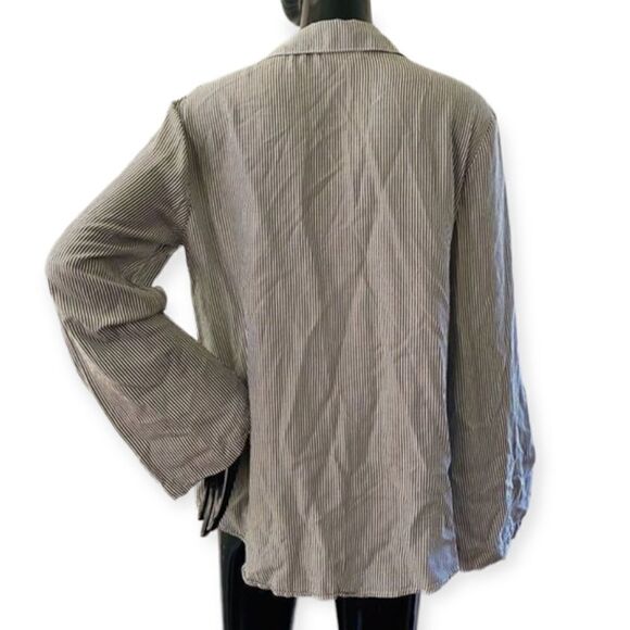 Cloth & Stone Stripe Flare Sleeve Button Down Top Size Medium - Picture 3 of 6